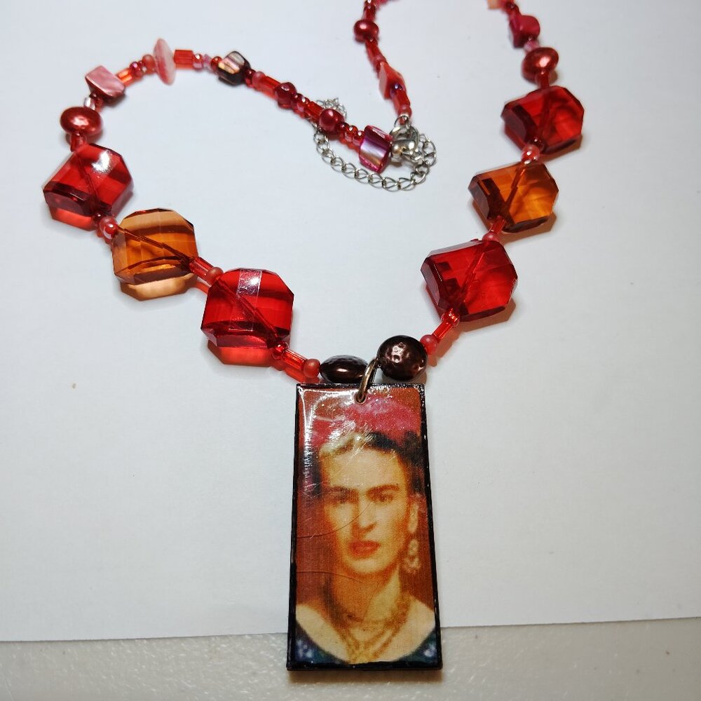 Frida Kahlo Pendant Necklace Acrylic Beads Dyed Shell Silver Tone 19"